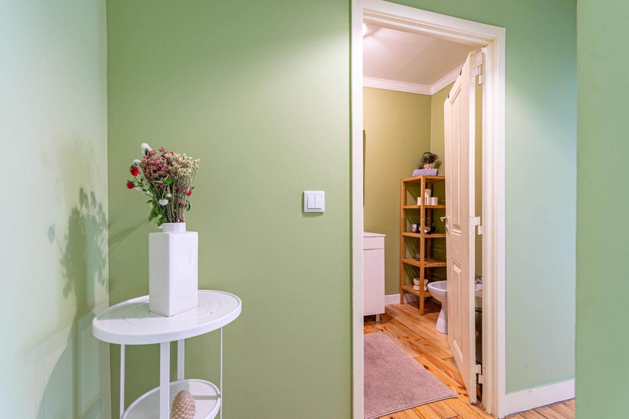 Apartment In The Typical Neighborhood- Graca Lissabon